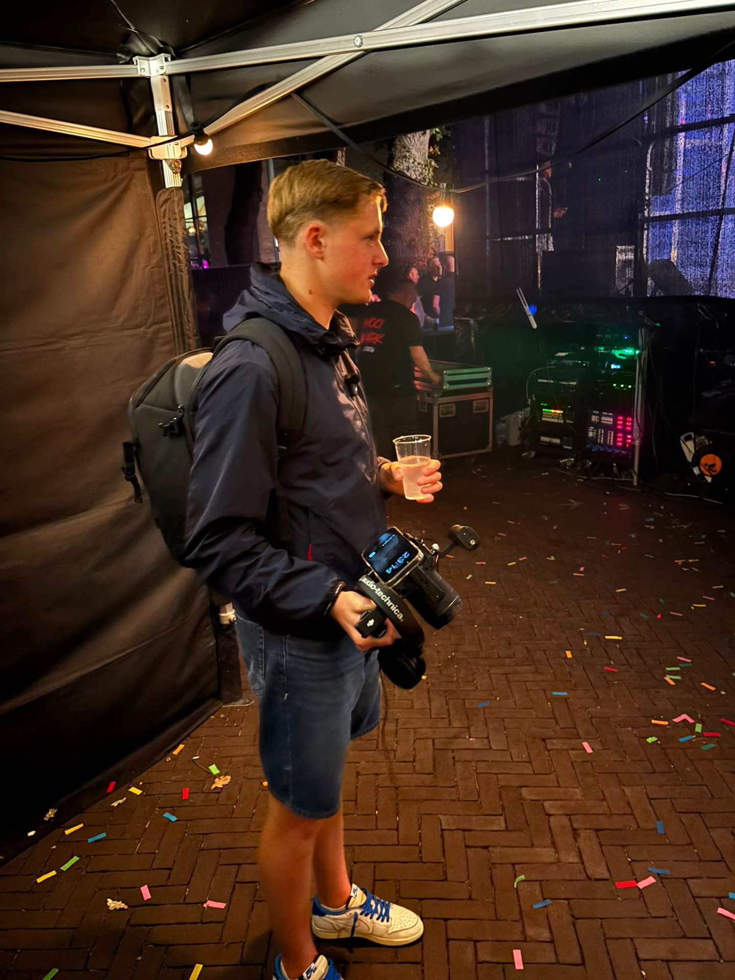 Backstage tijdens de opnames voor Joey Nicolay