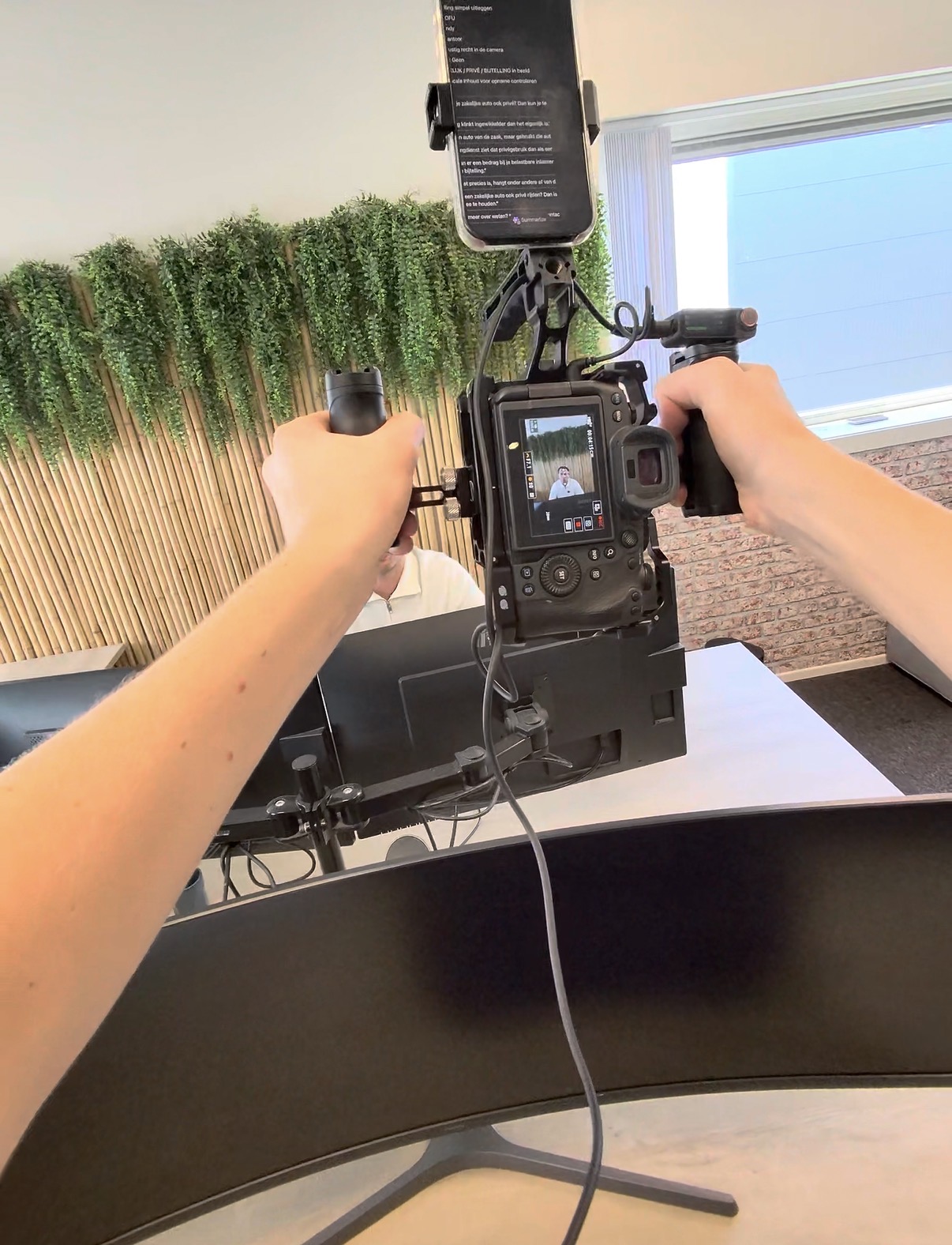 Camera en teleprompter bij de opnames van Lease Point